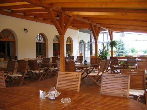 Sziget Hotel&Restaurant Tarjan Servis gambar